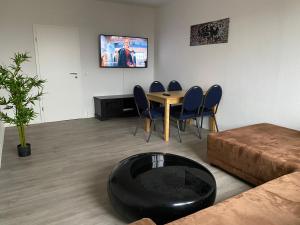 Enjoy your stay with DKN - Mon-Sun - Late night check-in - Multilanguage - Leipzig Grünau - Witamy serdecznie