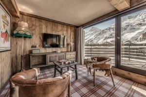 Appart'hotels HOTEL LE VAL D'ISERE : Chambre Quadruple - Vue sur Montagnes