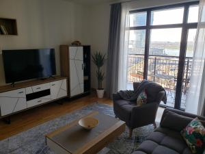 B-G Waterfront Apartment