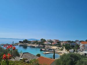 Apartments Solis, 50 m from the sea - Jakišnica