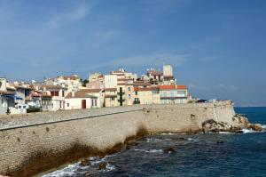 Appartements 2 pieces climatise avec balcon dans le vieil Antibes, residence avec ascenseur : photos des chambres