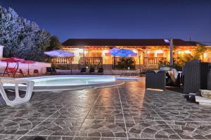 XxL Ana Biograd na Moru do 22 gosta