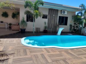 Edicula com um quarto banheiro e piscina e lazer