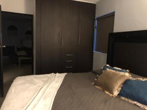 Loft Bonhomia with parking 7min to downtown