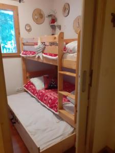 VALFREJUS - Appartement "LErable" Les Chalets de Florence 2 - Chaleureux et fonctionnel - plein centre à côté des télécabines - 4 à 7 pers