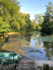 Villas Magnifique Moulin proche Chablis, jacuzzi et riviere : photos des chambres