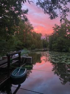 Villas Magnifique Moulin proche Chablis, jacuzzi et riviere : photos des chambres