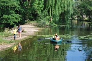 Villas Magnifique Moulin proche Chablis, jacuzzi et riviere : photos des chambres