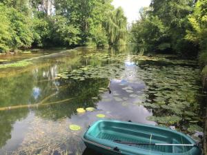 Villas Magnifique Moulin proche Chablis, jacuzzi et riviere : photos des chambres