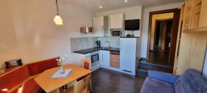 Ferienwohnung 3 Personen Alleinlage auf 1500m am Waldrand und Skigebiet Hochzeiger