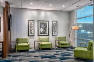 Holiday Inn Express & Suites - Brandon, an IHG Hotel