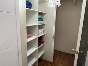 Amplio Departamento - Edificio Tranquilo