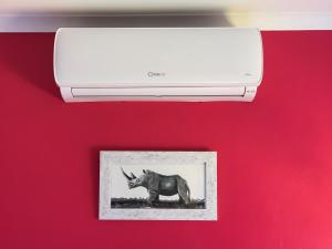 Rhino House with 3 bedrooms next to Pilanesberg and Sun City