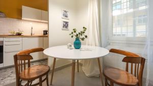 Iris - Close to Vatican Museums