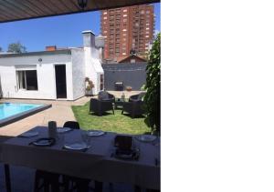 Casa con pileta cochera y quincho 1300m de la playa