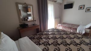 Standard Triple Studio room in Zisis Garden Studios