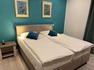 Family Room (2 Adults + 2 Children) room in Hotel Aquarius Braunschweig