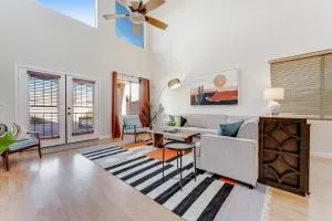 Sunlit Gabriela Getaway - Bumstead