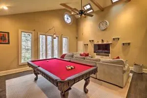 Cozy Conyers Cabin with Fireplace and Pool Table! - Richardson