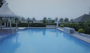 Amrit Van Resort - Chaumu