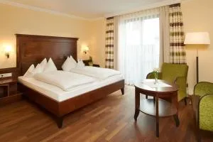 Hotel zur Post - Grafenwiesen