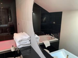 Hotels Hotel Le Canberra : photos des chambres