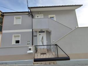 Apartmaji Hrvatin v Kortah