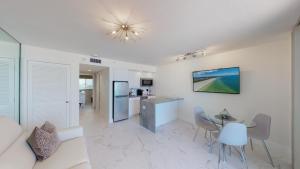 Totally Renovated Beachfront Condo at Apollo