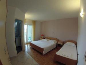 Studio apartment in Duce with sea view, terrace, air conditioning, WiFi 5062-3 