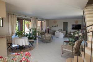 Villas Villa provencale au coeur du pays d’Aix, piscine, vue imprenable : photos des chambres
