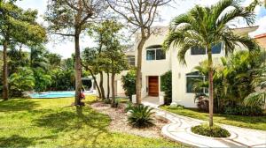 Luxury Villa in Playacar