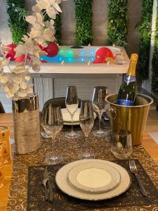 Maisons de vacances Magnifique love room avec jacuzzi privatif vue Mer : photos des chambres