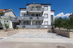 Apartments Lacic - 3hvězdičkové hotely ve městě Krk