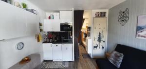 Appartements Studio 2 alpes, lumineux plein ouest, balcon, parking : photos des chambres