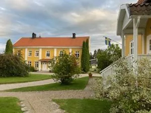 Central vindslägenhet med gratis parkering - Ramsberg