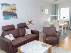 107-2 Neptun mit Meerblick