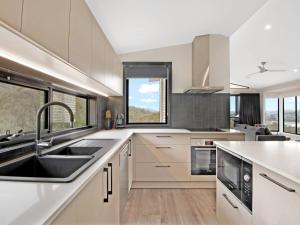 Black Diamond Retreat - Luxury 3BR Home l Lake Views l Fire Pit l WiFi l Bath