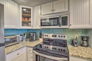 Colorful Beachfront Condo with Resort Amenities