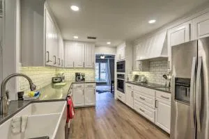 9 Mi to Magnolia Market Large Home in Waco! - Lorena