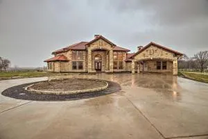 Grand Rosharon Estate on 10 Acres of Farmland - Manvel