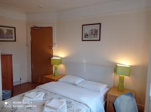Double Room with Private Bathroom room in Atlas Oxford House