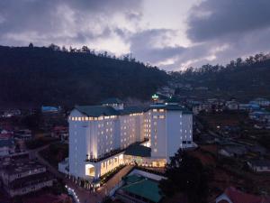 Araliya Red - Budget friendly Hotel-you find stunning 360 panoramic view of Nuwara Eliya
