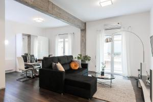 Industrial 1BR Apartment in Ampelokipoi Area by UPSTREET