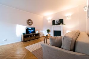 Castelor Residence - Deluxe Restored Apartment in the heart of Old Town with Unique Views of Tampa Mt