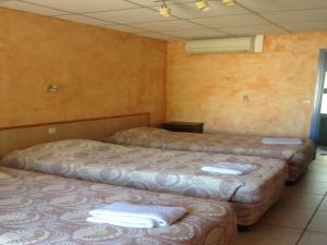 Hotels Hostellerie du loup : Chambre Triple avec Lits Séparés