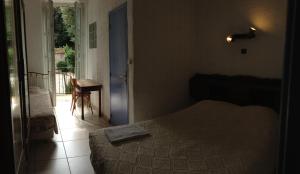 Basic Triple Room room in Hostellerie du loup