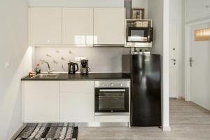 Koukaki Studio with a Sunny Balcony, near the Acropolis