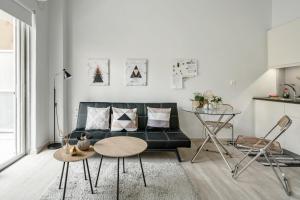 Koukaki Studio with a Sunny Balcony, near the Acropolis