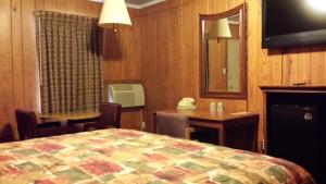 Deluxe King Room - Non Smoking room in Texas Inn Motel