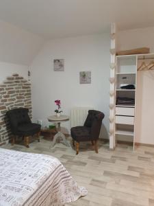 B&B / Chambres d'hotes La Bastide du Moulin - Mont St Michel : photos des chambres